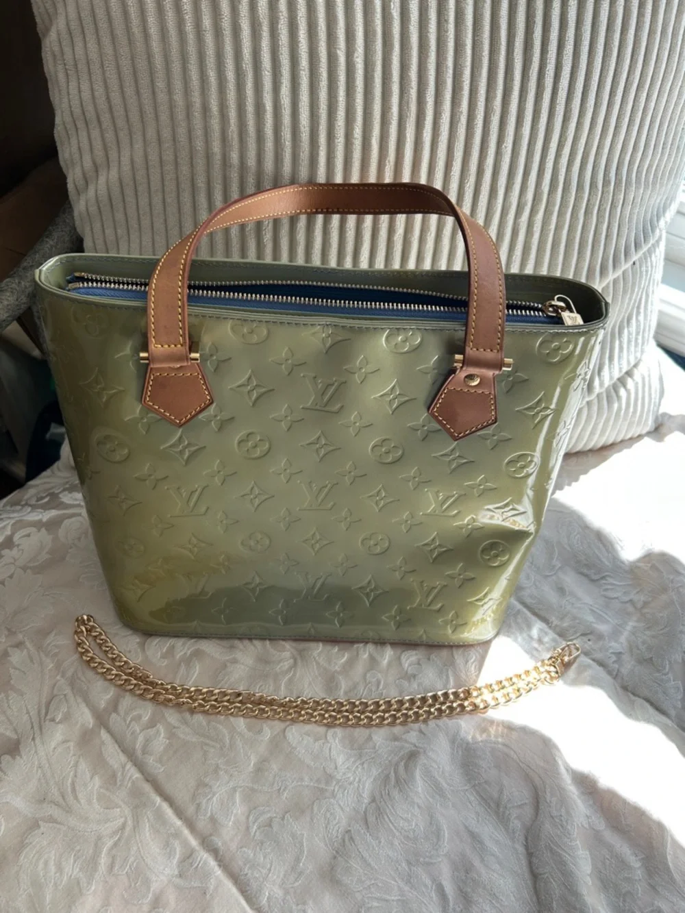 7007. ✨LUXURY✨Louis Vuitton Olive Vernis MonoTote w/ Tan Leather Handles. COA. - Picture 15 of 16